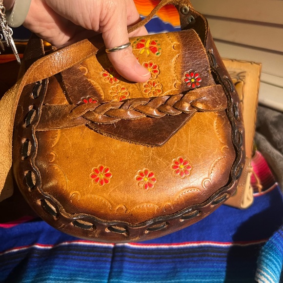 Vintage Leather Shoulder Bags Medium & Mini w/new wallet, storage box, sm. shawl - Picture 9 of 16